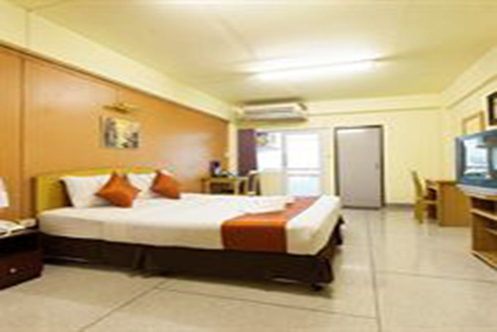 Hotel Grand Mandarin Latphrao 130 Bangkok Luaran gambar